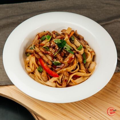 Лапша жареная говядиной с овощами 
WOK