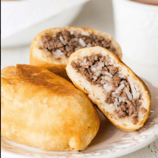 Пирожок с мясным фаршем и рисом