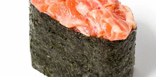 Спайси суши с лососем