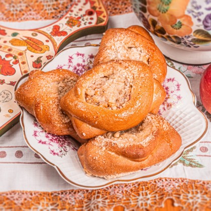 Пирожок с яблоком