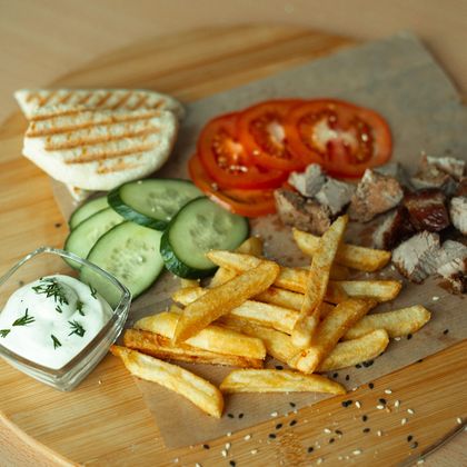 Gиро на тарелке с курицей