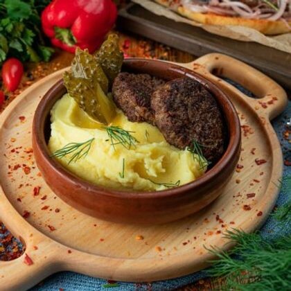 Домашние котлеты из говядины и свинины с картофельным пюре