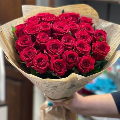 Букет бордовых роз 25