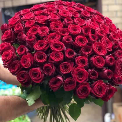 Букет бордовых роз 101
