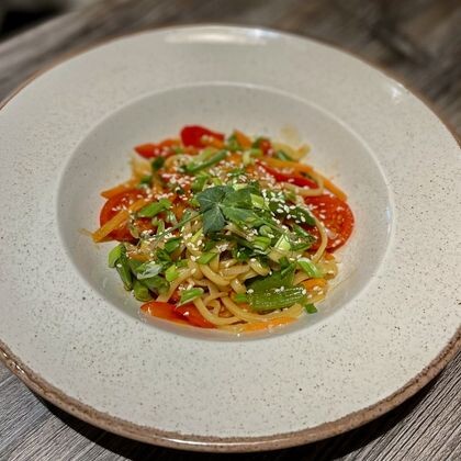 Спагетти с овощами в соусе "Терияки"