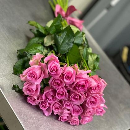 Букет розовых роз 21