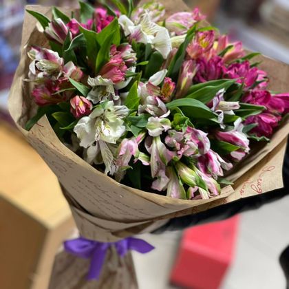 Букет альстромерий микс 11