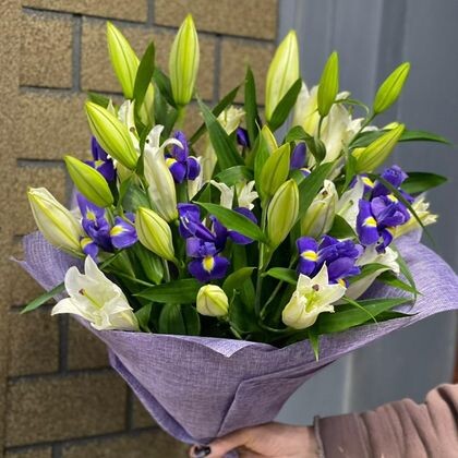 Букет лилии и ирисы 7