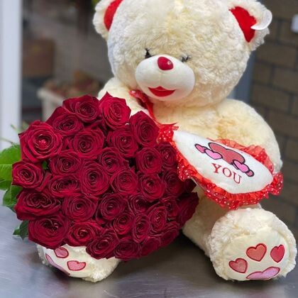 Мишка с розами