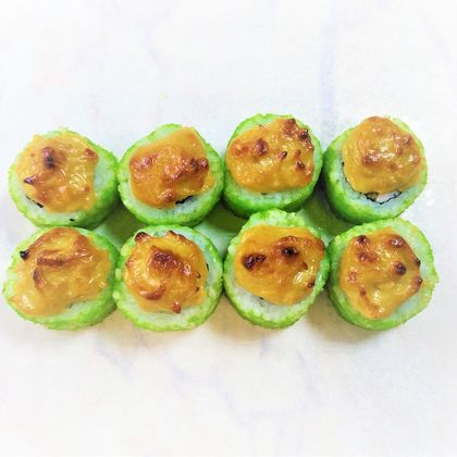 РОЛЛ ЧЕСНОЧНЫЙ С КРЕВЕТКОЙ ЗАПЕЧЕННЫЙ