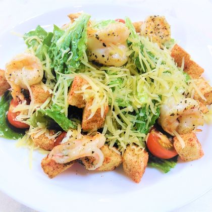 Салат «Цезарь с креветками»