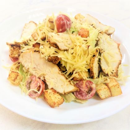 Салат «Цезарь с курицей»