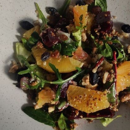 Салат с печеной свеклой и грецким орехом