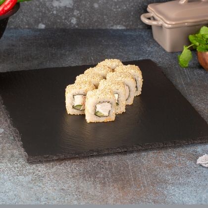 Ролл «Калифорния в кунжуте»