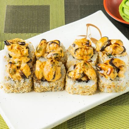 Запечённый ролл с мидиями