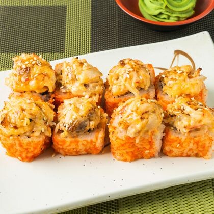 Запеченный ролл с крабом