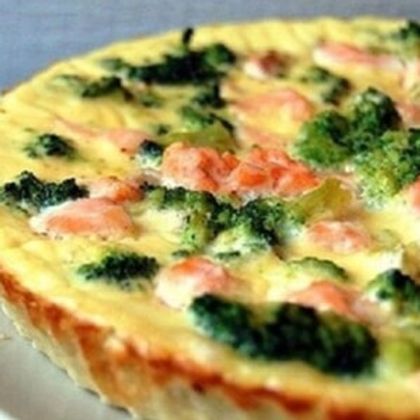 Киш с лососем и брокколи