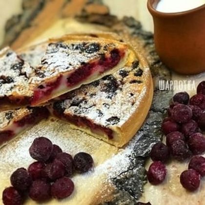 Тарт с вишней и сливочным муссом