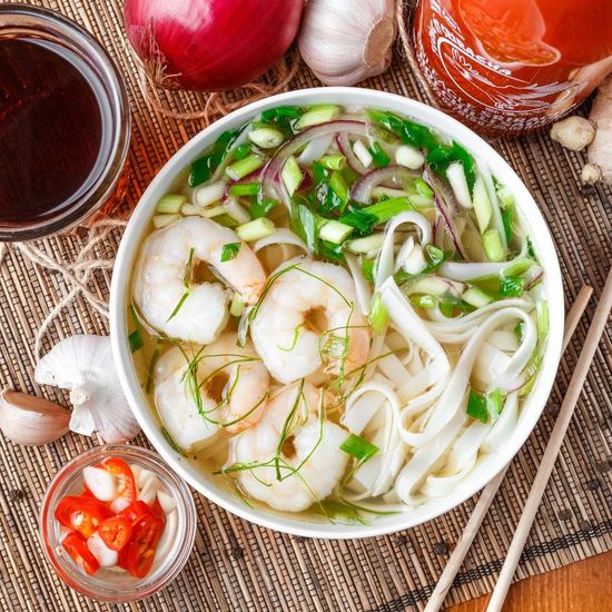 Фо Том с курицей и креветками