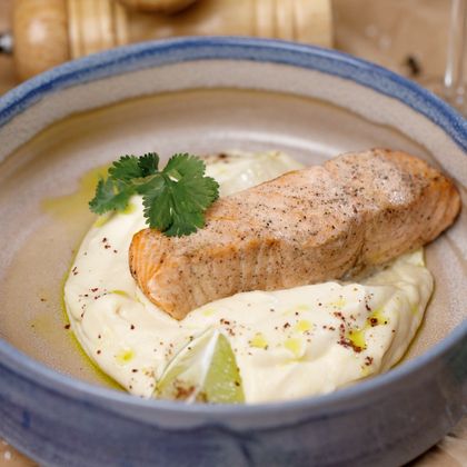 Лосось паровой с пюре из сельдерея