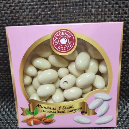 Миндаль в белой шоколадной глазури