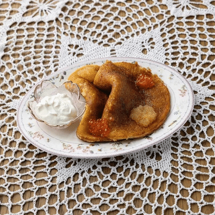 Блины старорусские, с икрой и сметаной