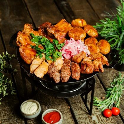 Мясное ассорти на мангале