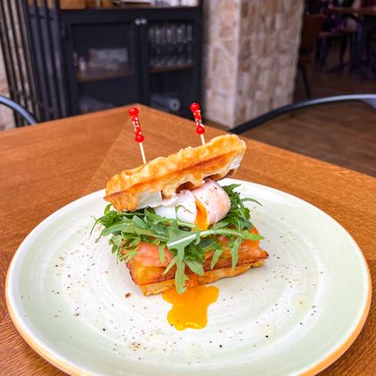 Картофельные вафли с лососем