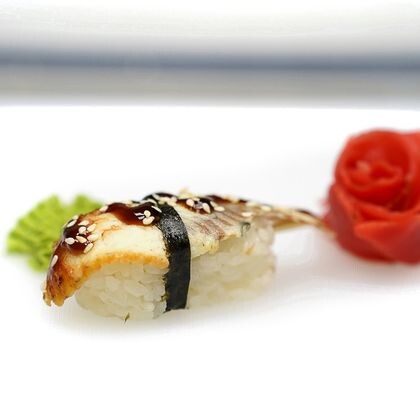Суши с угрем