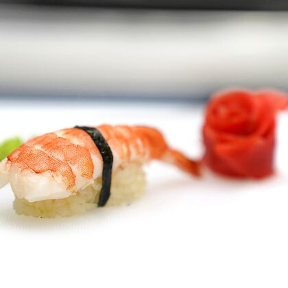 Суши с креветкой