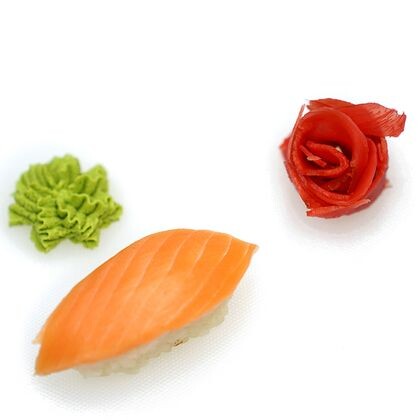 Суши с лососем