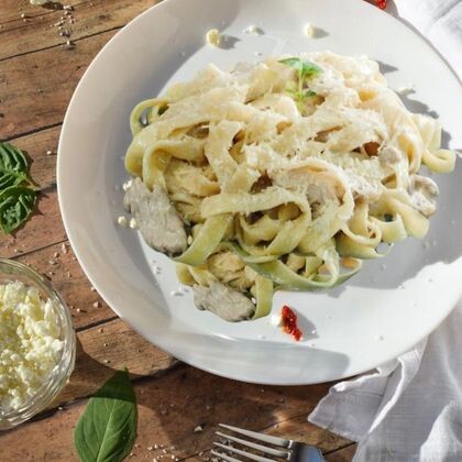 Феттуччине с курицей и грибами