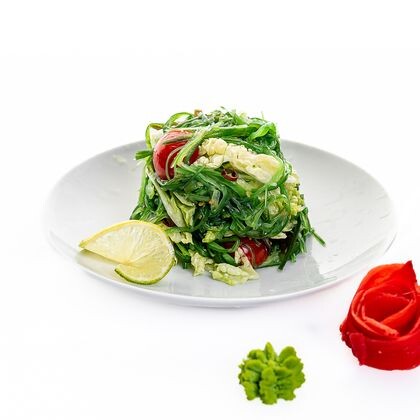 Салат чука с овощами