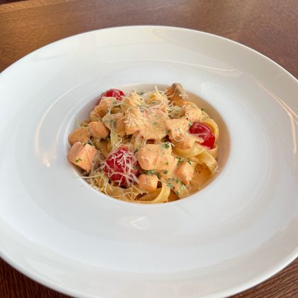 Фетучини с лососем в сливочном соусе