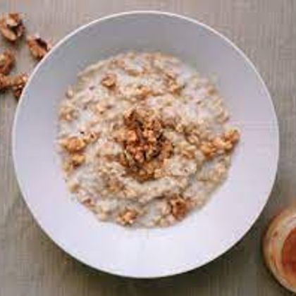 Каша овсяная с медом и грецкими орехами