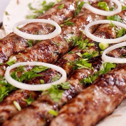 Люля-кебаб из баранины на лаваше