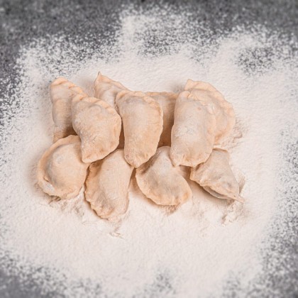 Замороженные вареники с цельной вишней