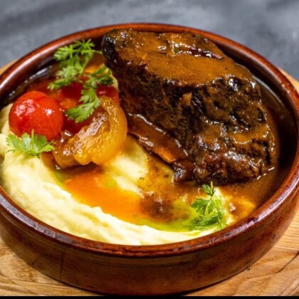 Телячье ребро, томленное в домашней аджике с кавказкими травами