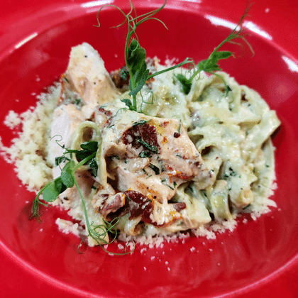 Зеленые феттуччине с семгой