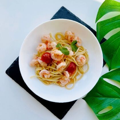 Паста с креветками и острым соусом