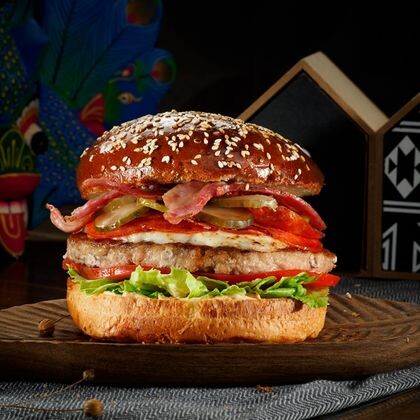 Бургер Пеппи Пепперони со свининой