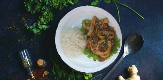 Жаренный кальмар с овощами (острое) + рис