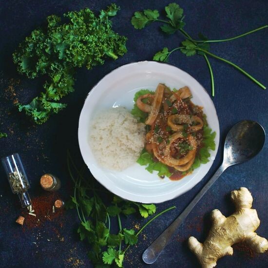 Жаренный кальмар с овощами (острое) + рис