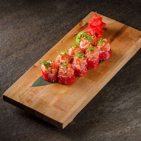 Калифорния с тартаром из лосося