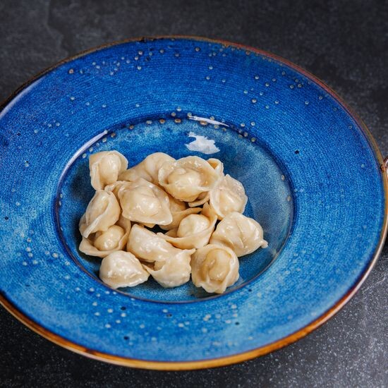 Домашние пельмени с курочкой и сметаной