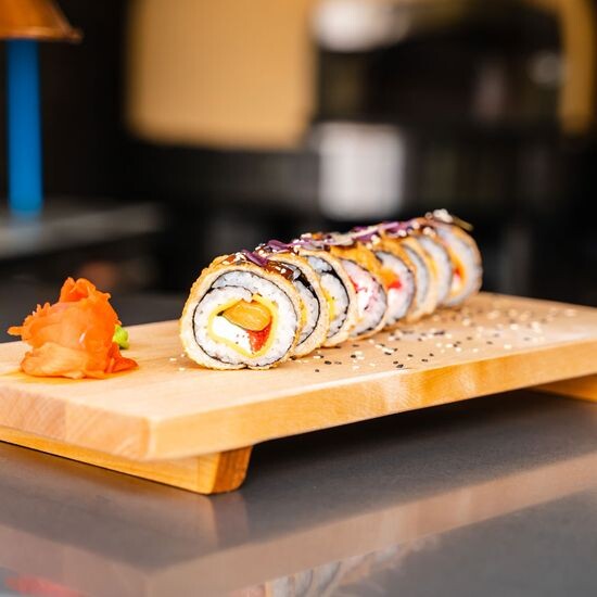 Темпура чиз-ролл с лососем