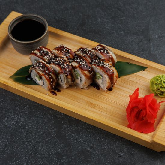 Филадельфия с угрем и соусом  унаги