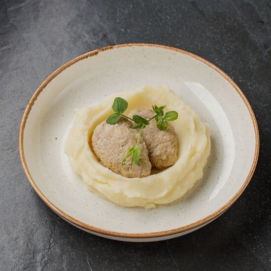 Куриные котлетки на пару с гарниром на выбор