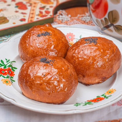 Пирожок с красной смородиной