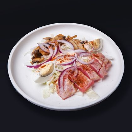 Тёплый салат с тунцом